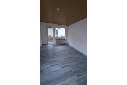 Ab 01.05. in Lauffen - 2,5 Z-Whg. EG - Lauffen am Neckar