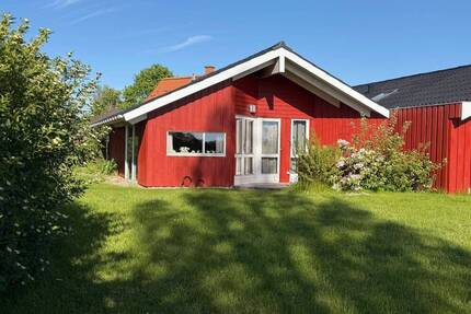 Liebevoll eingerichtetes Ferienhaus mit Sauna, Garten und Blick ins Grüne - Tönning