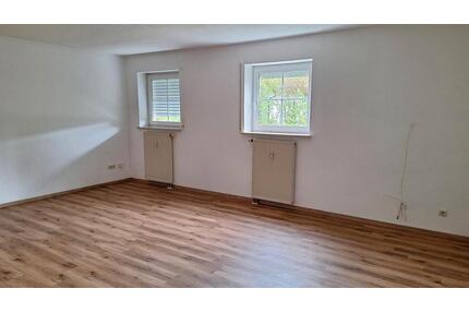Helle Keller Wohnung, 3 Zimmer Küche u. Bad in Schierling