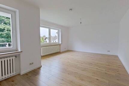 Familienglück: Frisch sanierte 5-Zimmer-Wohnung mit Balkon und Gäste-WC! - Bückeburg