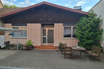 Bungalow mit angrenzendem Garten und vermietetem 3-Familienhaus - Rodalben