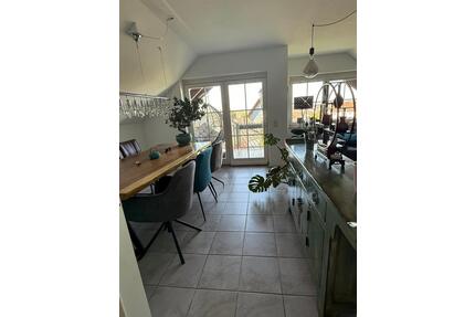 3 Zimmer Dachgeschosswohnung mit Gäste-WC, Garage und Balkon - Münster (Hessen)