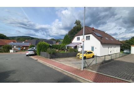 Doppelhaushälfte Haus - 1.100,00&nbsp;EUR Kaltmiete, ca.&nbsp; 120,00&nbsp;m&sup2; in Höxter (PLZ: 37671)