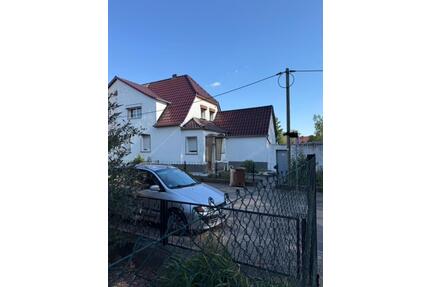 Haus Doppelhaushälfte in Staßfurt auf großem Grundstück