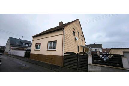 Einfamilienhaus Spesbach - 250.000,00&nbsp;EUR Kaufpreis, ca.&nbsp; 150,00&nbsp;m&sup2; in Ramstein-Miesenbach (PLZ: 66882) Hütschenhausen