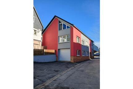 Geschäftsgebäude, dass auch zu Wohnzwecken genutzt werden kann. - Nordhalben