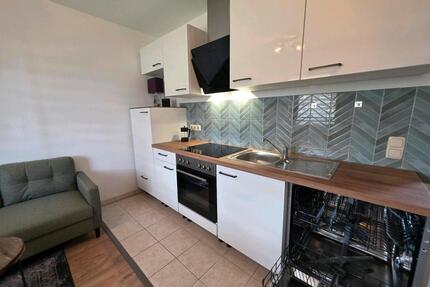 Frisch saniertes Wohnglück: Möblierte 2 Zimmer Einliegerwohnung - Teutschenthal