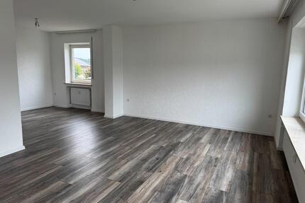 helle sehr schöne 4 Zimmerwohnung mit grossen Balkon , Top Lage - Simbach