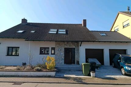 Einfamilienhaus mit Doppelgarage und Einliegerwohnung - Brühl