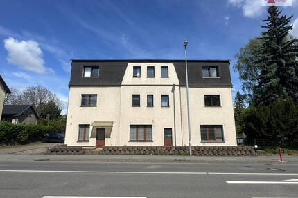 Mehrfamilienhaus mit 4 Wohneinheiten & Gewerbe, Garagen & Stellplätzen in Neukirchen bei Chemnitz - Neukirchen/Erzgebirge