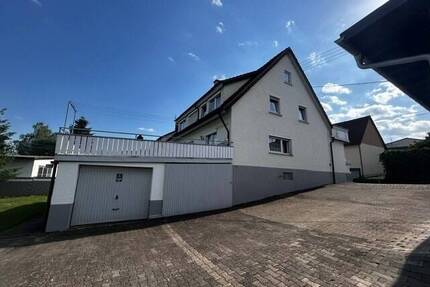 2 Familien-Haus - XXL Garagen - Großes Grundstück - Platz für Wohnmobil - Neuhausen Worndorf