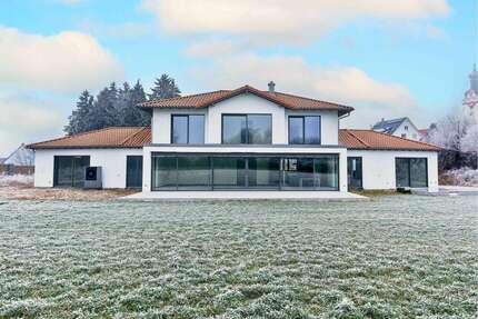 Haus zum Mieten in Oberstadion 2.900,00 € 387.27 m²