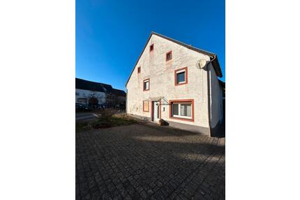 Einfamilienhaus in Bergweiler - 59.000,00&nbsp;EUR Kaufpreis, ca.&nbsp; 80,00&nbsp;m&sup2; in Osann-Monzel (PLZ: 54518)