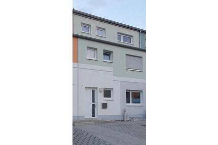 Modernes Reihenmittelhaus in Adelsdorf – 163 m², 5 Zimmer, provis