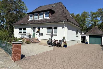 Modernisiertes Zweifamilienhaus auf großzügigem Grundstück in Bad Bevensen!