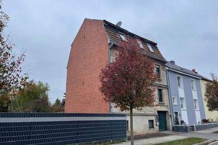 Zweifamilienhaus mit schönem Grundstück - Tangerhütte