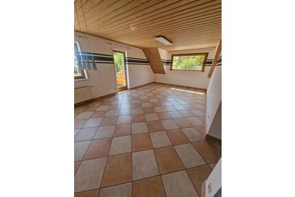 4-Zimmer-DG-Wohnung - 1.233,00&nbsp;EUR Kaltmiete, ca.&nbsp; 99,00&nbsp;m&sup2; in Grafenau (PLZ: 71120)