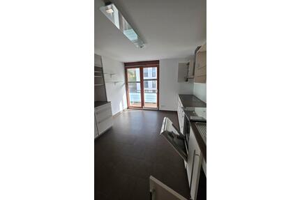 Attraktive 3-Zimmer-Wohnung mit Balkon, Einbauküche und Gäste-WC - Stuttgart Stuttgart-Ost