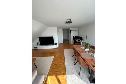 2-Zimmer-Dachgeschosswohnung mit Garage in Kfg. (provisionsfrei) - Kaufungen