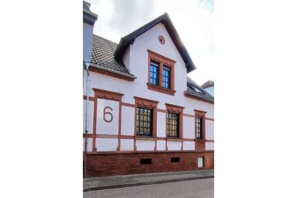 Haus zum Kaufen in Erlenbach 319.000,00 € 185 m²