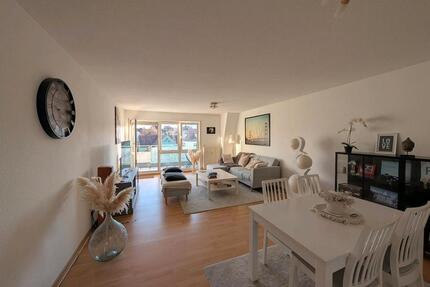 Voll möblierte 2-Zi-Whg mit Dachterrasse – Toplage in Ludwigsburg