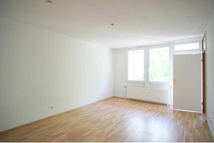Gemütlich & Einzugsbereit: 2-Zimmer-Wohnung mit Balkon, Aufzug und top Anbindung! - Duisburg Beeck