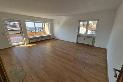 renovierte 3-Zimmer Wohnung, 130m² zzgl. Terrasse & 600m² Garten - Bad Griesbach im Rottal