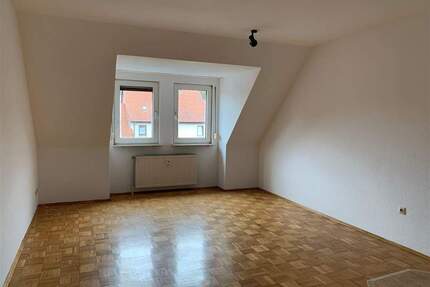 *2-Zimmer-Dachgeschosswohnung mit Einbauküche im Zentrum von Osterode!* - Osterode am Harz
