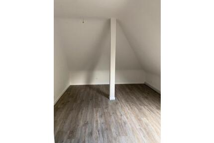 2-Zimmer Dachgeschosswohnung in Reusrath - Langenfeld (Rheinland)