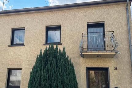 Großzügige Doppelhaushälfte mit Garage und Garten - Saarbrücken West