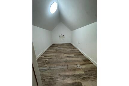 Schöne Dg Wohnung in Hellenhahn-Schellenberg zu Vermieten - Westerburg