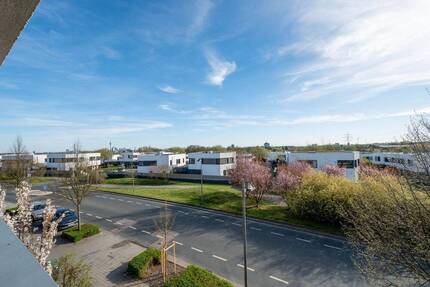 Exklusive Architekten-DHH mit Innenhof & großer Duplex-Garage Bestlage Frankfurt-Riedberg-Westflügel - Frankfurt am Main Kalbach-Riedberg