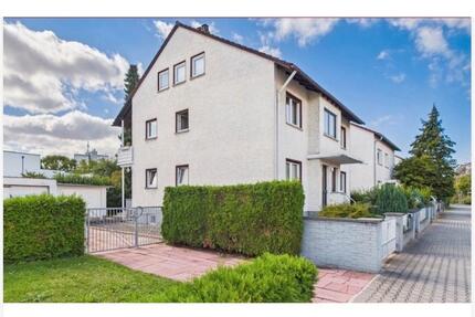 Charmante 3-Zi- DG Wohnung in ruhiger Lage von Rüsselsheim - Rüsselsheim am Main