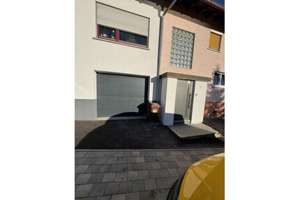 Doppelhaushälfte zu vermieten - 1.250,00&nbsp;EUR Kaltmiete, ca.&nbsp; 105,00&nbsp;m&sup2; in Frittlingen (PLZ: 78665)