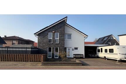 Hochwertiges Einfamilienhaus, PV, Garten, ruhige Lage von privat - Wiefelstede