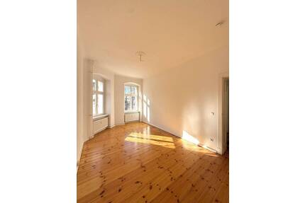 Klassischer Berliner Altbau: 57 m²- 2 Zimmer mit Dielen und hohen Decken im modernisierten Objekt