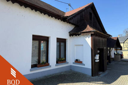 Vielfältig nutzbare Immobilie an der Bundesstraße - Gaststätte, ELW, Kegelbahn & Grünland - Nassau Bergnassau