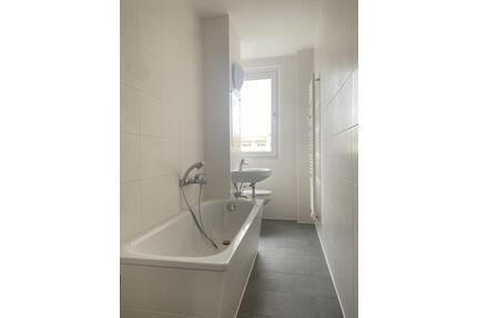 Schicke 2-Raumwohnung mit Badewanne und Balkon zu vermieten - Köthen (Anhalt)
