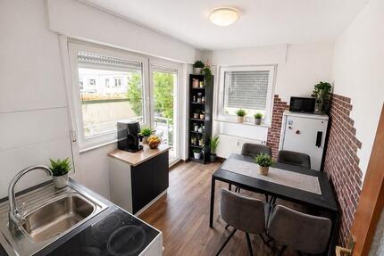 Gepflegte 1,5 Zimmer Hochparterre Wohnung mit Balkon & Stellplatz - Fellbach