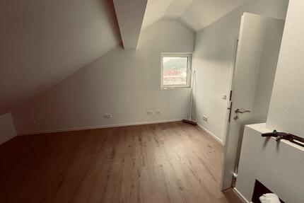 Helle 1-Zimmer Dachgeschosswohnung in Kelkheim-Fischbach – ruhig - Kelkheim (Taunus)