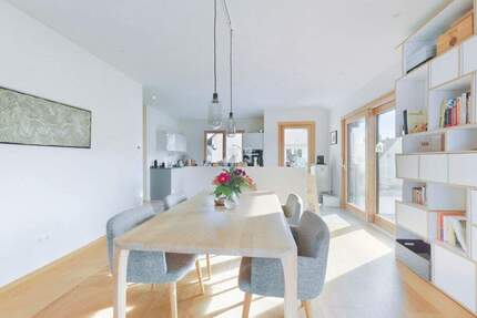 Exklusives Generationenhaus - 3.700.000,00&nbsp;EUR Kaufpreis, ca.&nbsp; 651,00&nbsp;m&sup2;&nbsp;Wohnfl&auml;che in Bad Krozingen (PLZ: 79189)