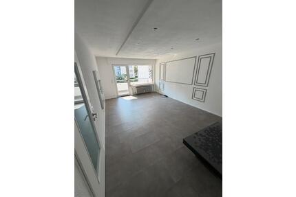 VON PRIVAT 3+1 Zimmer-Wohnung mit Balkon, Hobbyraum, Abstellraum - Hemmingen