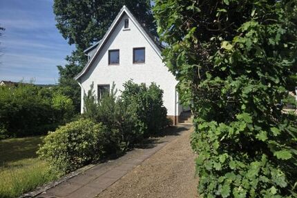 Versteckter Traum mit parkähnlichem Grundstück in 97688 Bad Kissingen, ruhig gelegen, weitere Bebauungsmöglichkeiten (ID 10643)