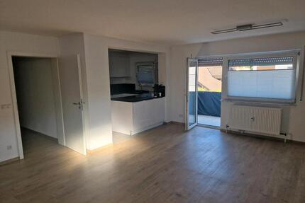 3 Zimmer Wohnung mit 2 Balkonen EBK, Stellplatz, Keller - Flein