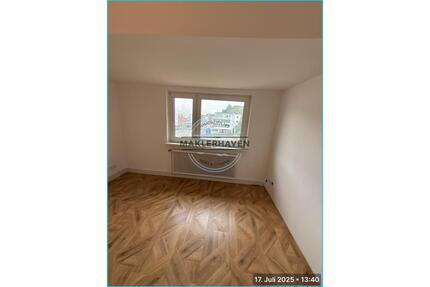 Dachgeschosswohnung, 3 Zimmer, in Renovierung. In Kürze - Wilhelmshaven Heppens