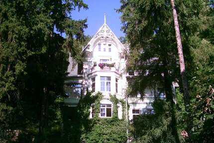 MÖBLIERTE kleine 2 Zimmer -WE in schöner Bad Blankenburger Stadtvilla