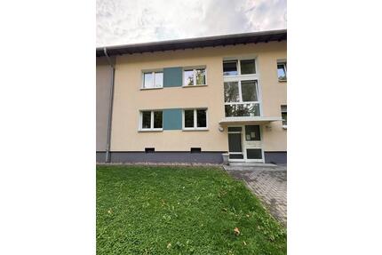 Hier wird Entspannung großgeschrieben: 3-Zimmer-Wohnung im 1. Obergeschoss mit Tageslichtbad & Balkon - Essen Stadtbezirk VI