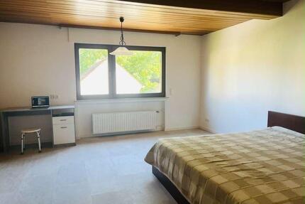 25 m² möbliertes renoviertes WG-Zimmer, U7 U4 direkt vor der Tür - Frankfurt am Main Bergen-Enkheim