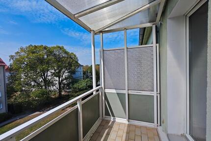 DREI ZIMMER mit BALKON - 459,00&nbsp;EUR Kaltmiete, ca.&nbsp; 59,58&nbsp;m&sup2; in Borsdorf (PLZ: 04451)