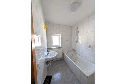 Helle 3-Zimmer-Wohnung mit Balkon und Tageslichtbad I frei I ohne Provision - Bibertal Kissendorf